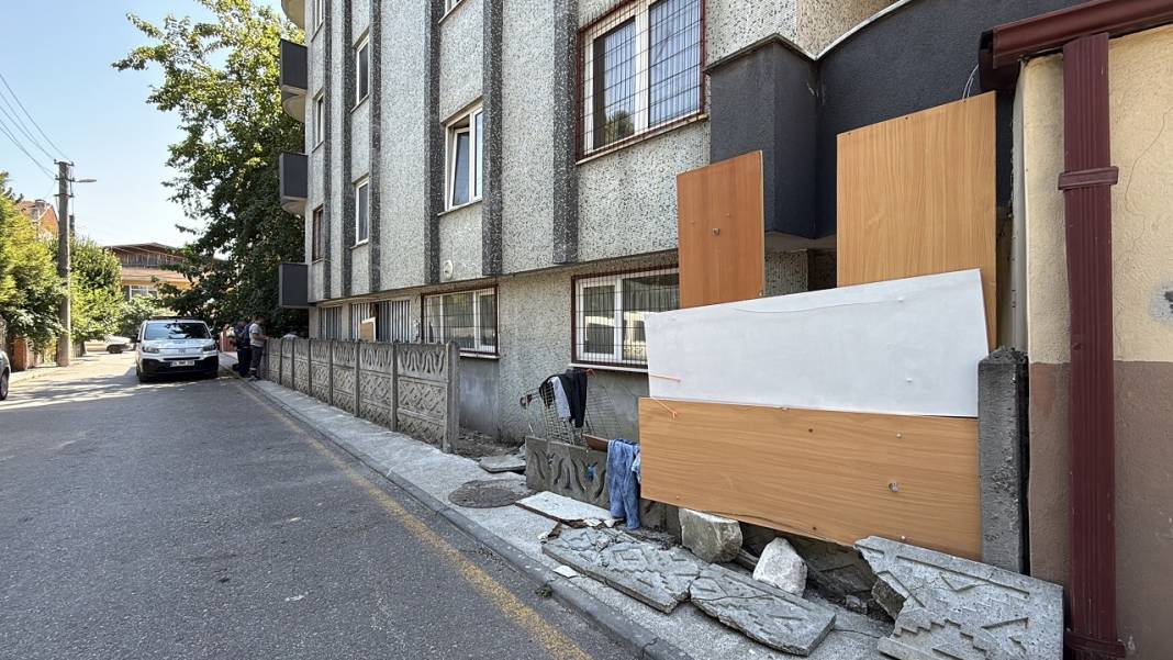 Herkes bezgin! Yıkılmadı, fuhuş oteli oldu 4